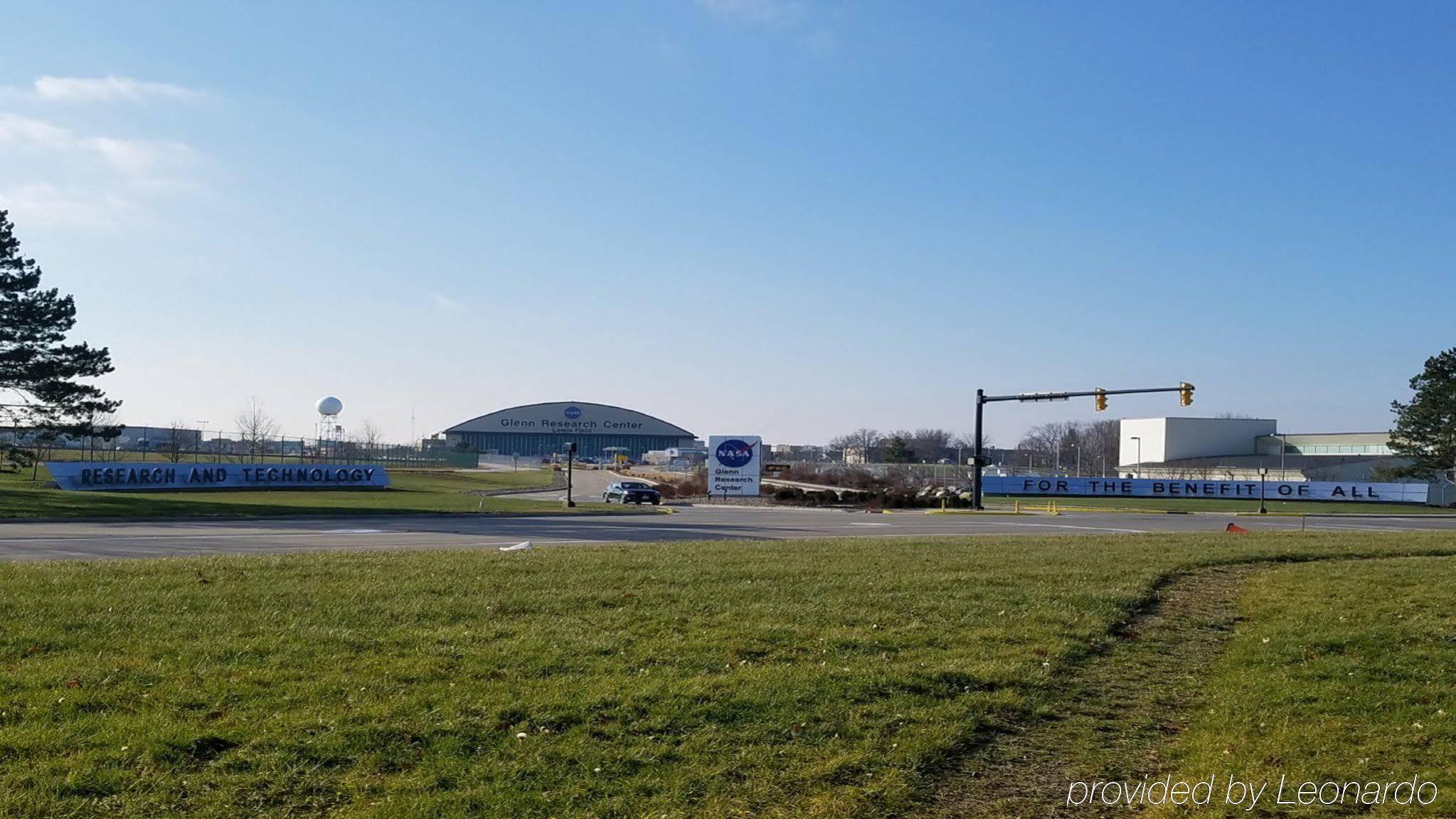 Sonesta Simply Suites Cleveland North Olmsted Airport Esterno foto