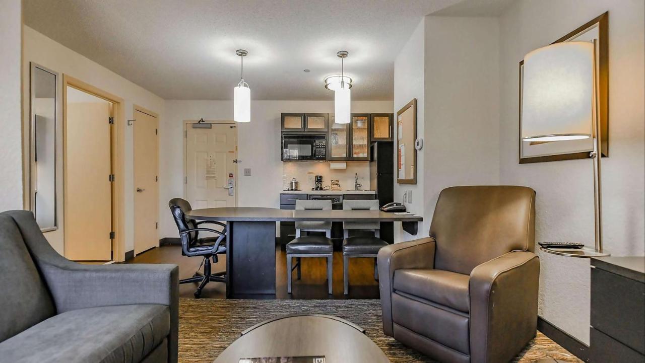 Sonesta Simply Suites Cleveland North Olmsted Airport Esterno foto