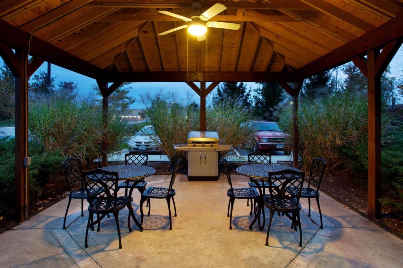 Sonesta Simply Suites Cleveland North Olmsted Airport Esterno foto
