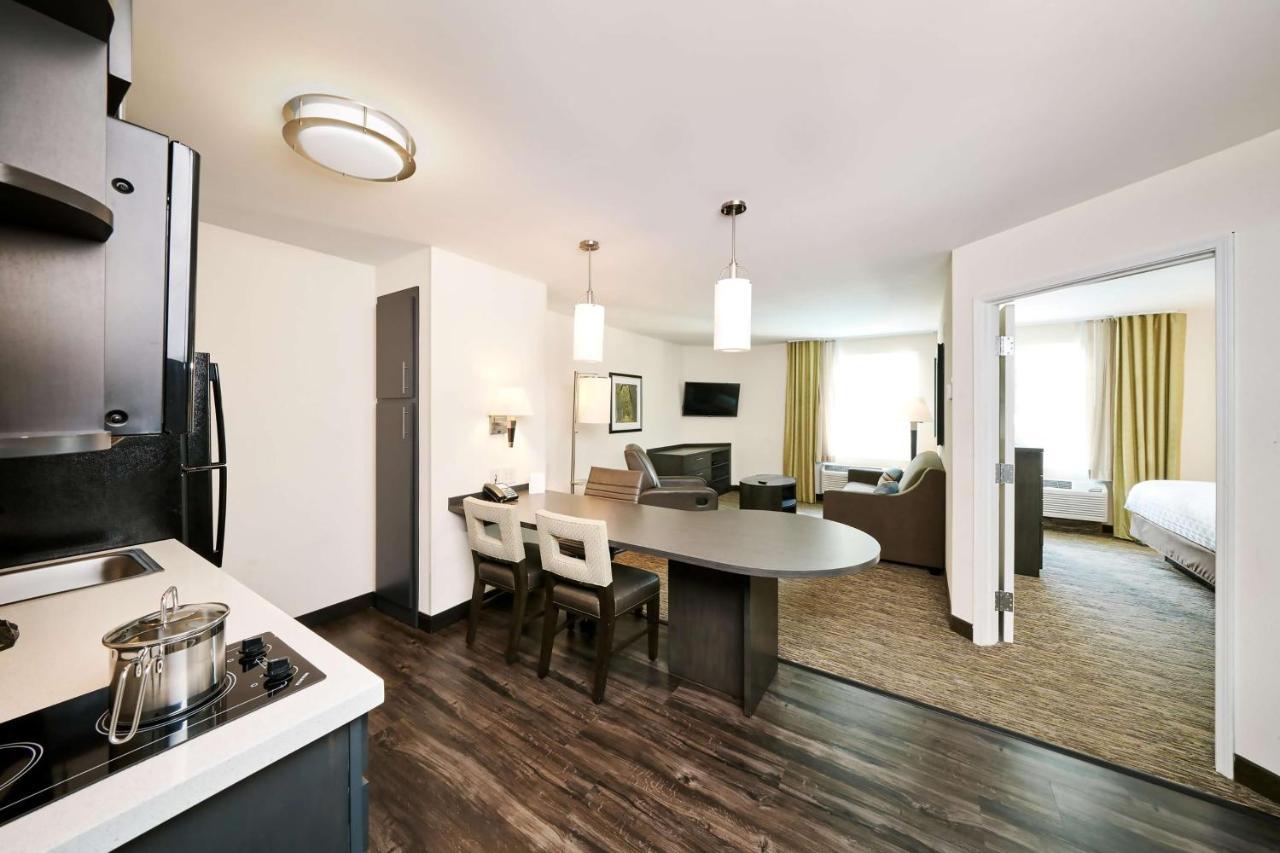 Sonesta Simply Suites Cleveland North Olmsted Airport Esterno foto