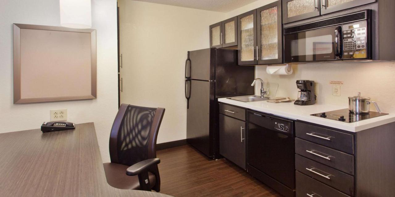 Sonesta Simply Suites Cleveland North Olmsted Airport Esterno foto