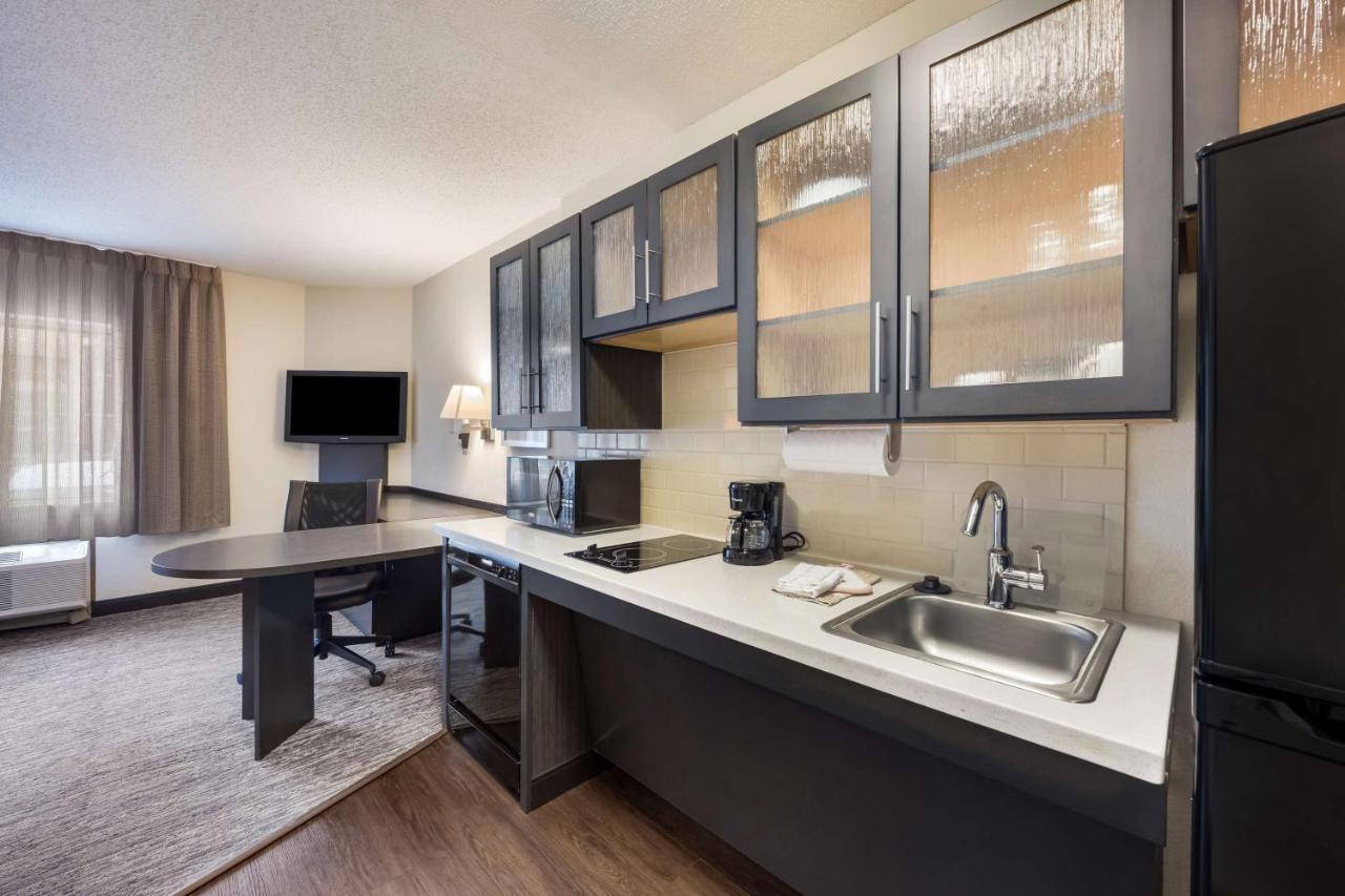 Sonesta Simply Suites Cleveland North Olmsted Airport Esterno foto