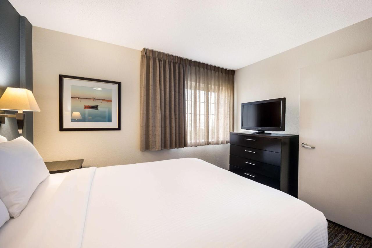 Sonesta Simply Suites Cleveland North Olmsted Airport Esterno foto