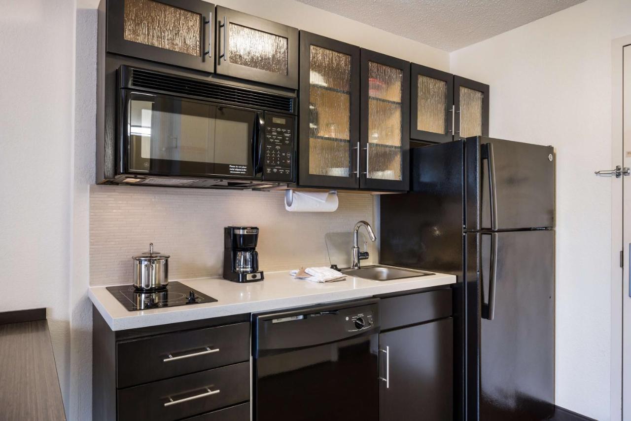 Sonesta Simply Suites Cleveland North Olmsted Airport Esterno foto