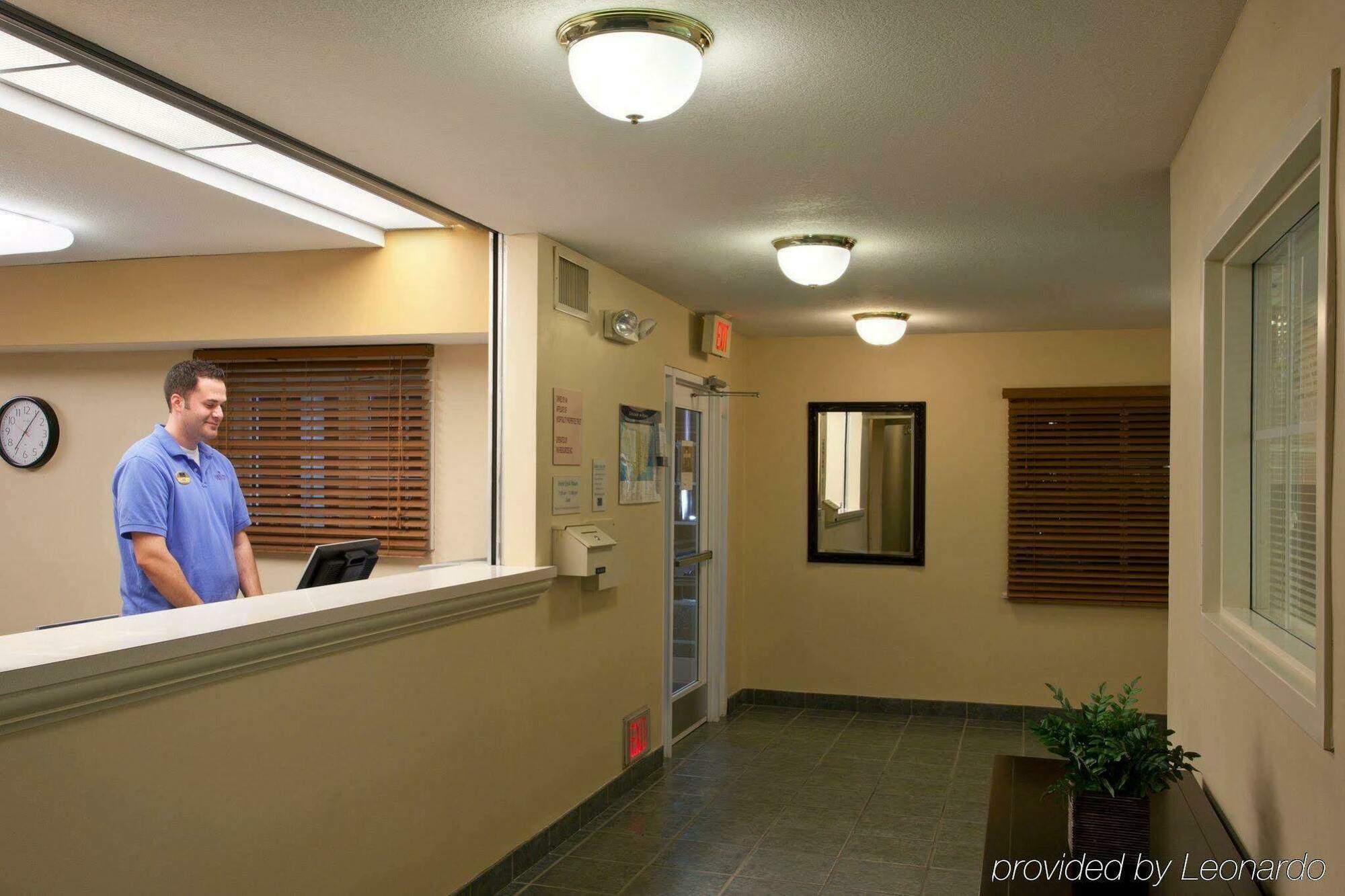 Sonesta Simply Suites Cleveland North Olmsted Airport Esterno foto