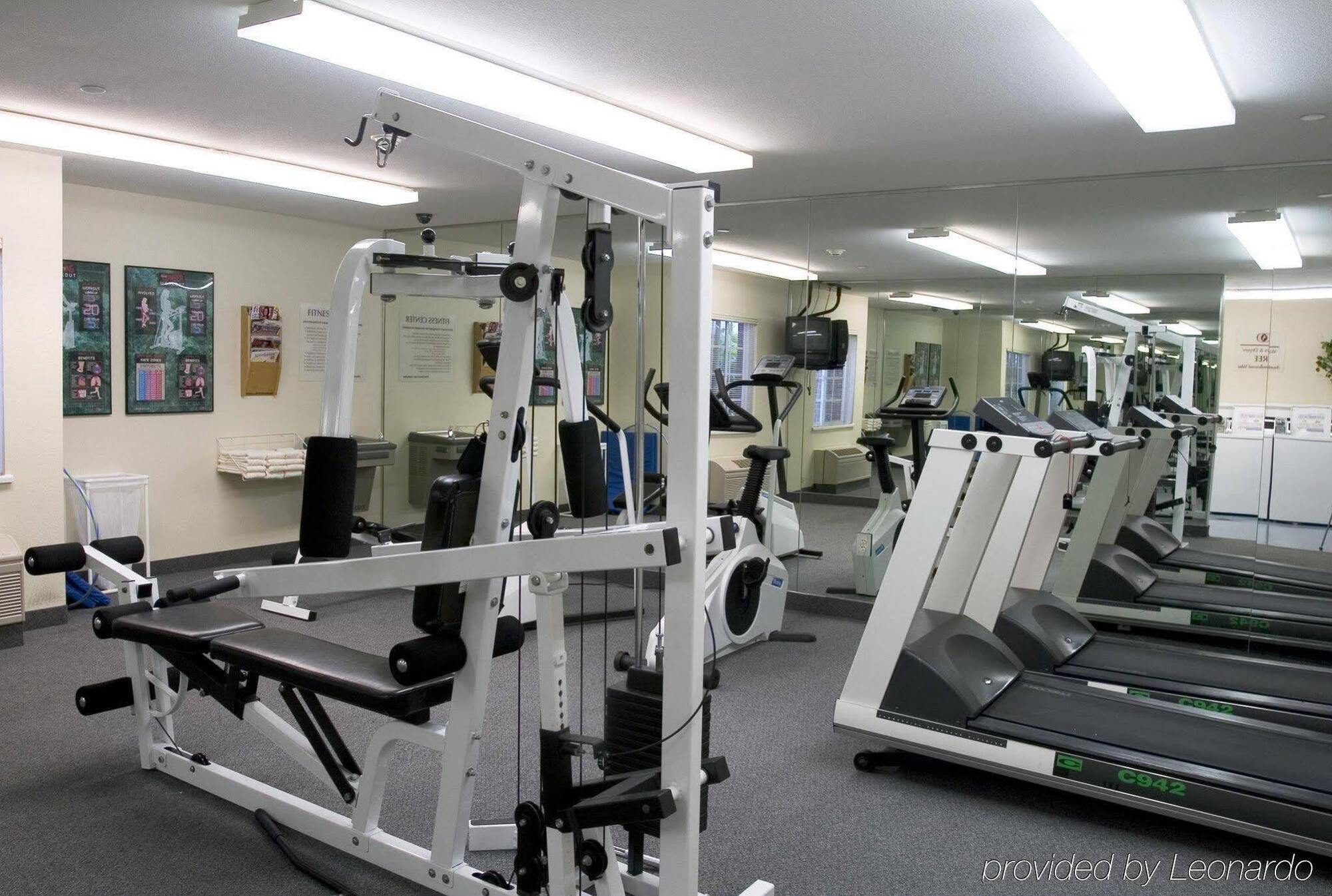 Sonesta Simply Suites Cleveland North Olmsted Airport Esterno foto