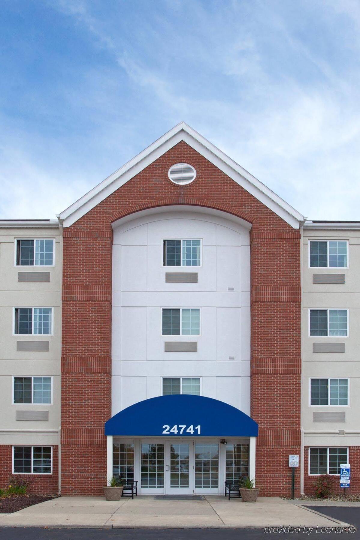 Sonesta Simply Suites Cleveland North Olmsted Airport Esterno foto